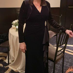 Black velvet formal gown Jessica Howard size 8